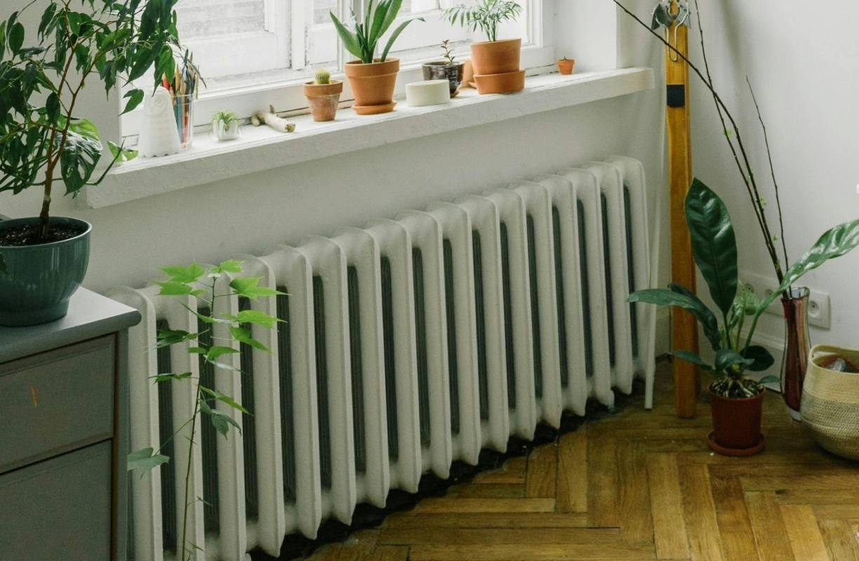 Radiators pie loga