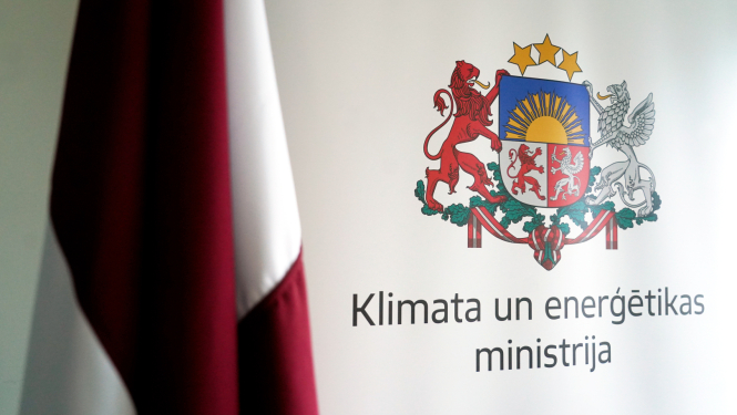 Klimata un enerģētikas ministrija - uzraksts un logo