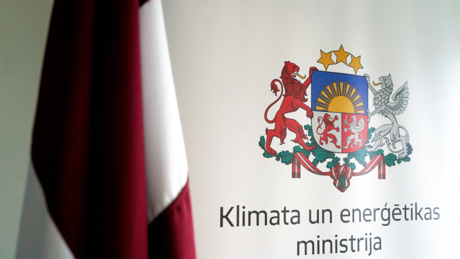 Klimata un enerģētikas ministrija - uzraksts un logo