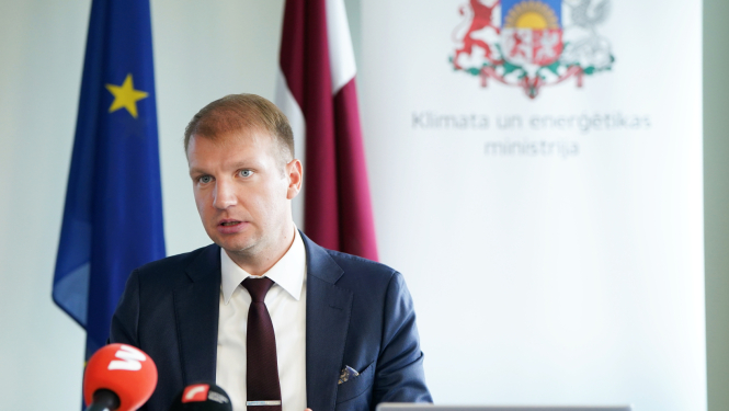 Ministrs sniedz interviju medijiem