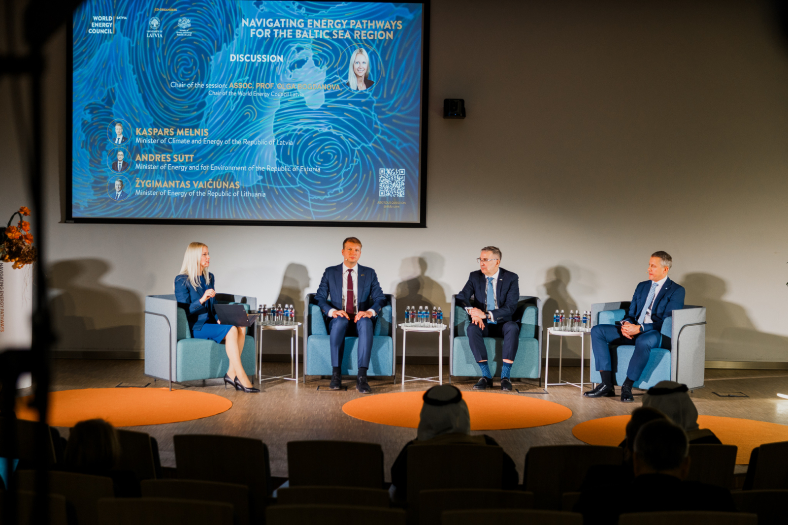 Paneļdiskusija uz skatuves