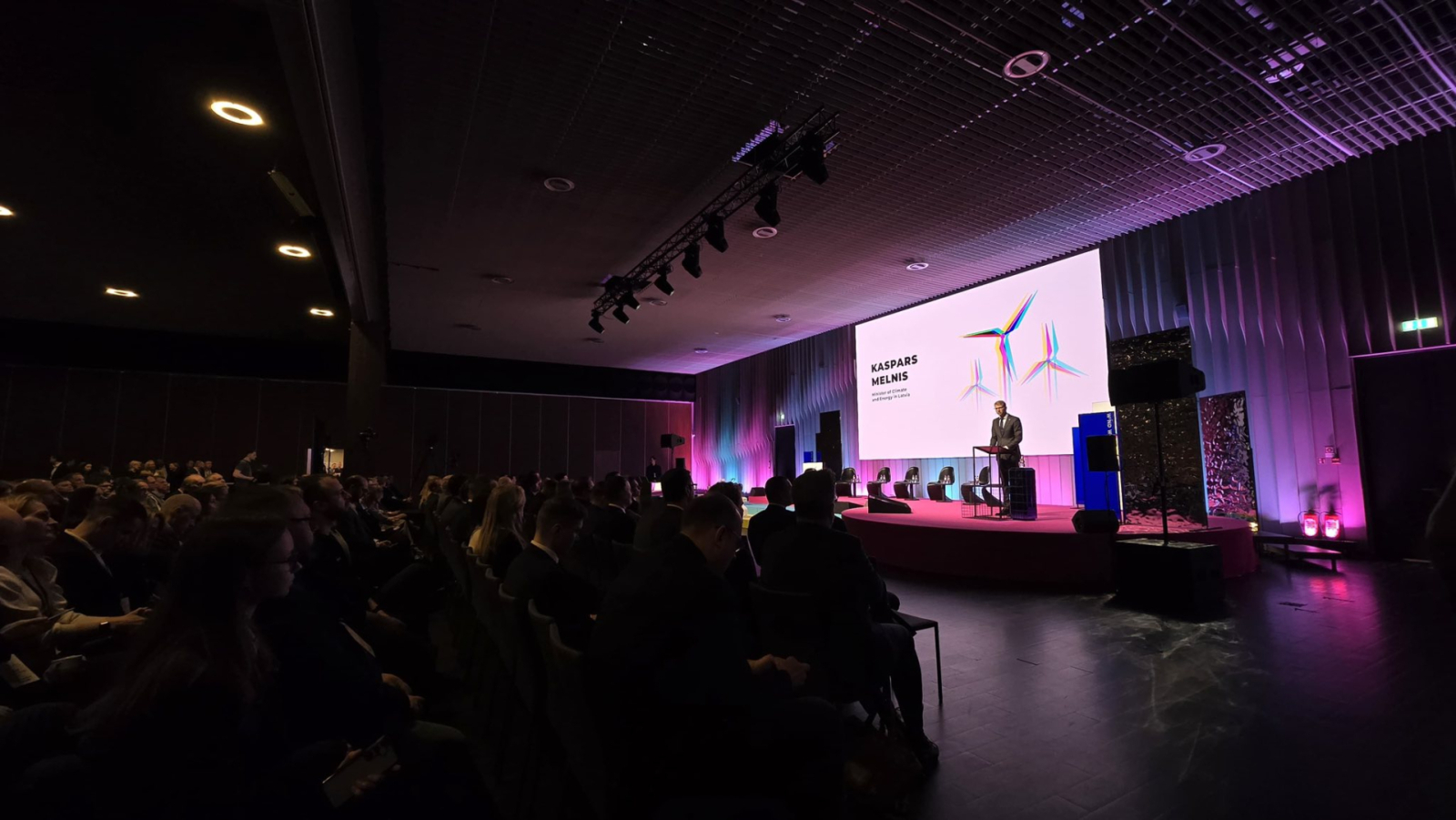 Ministrs saka uzrunu konferencē