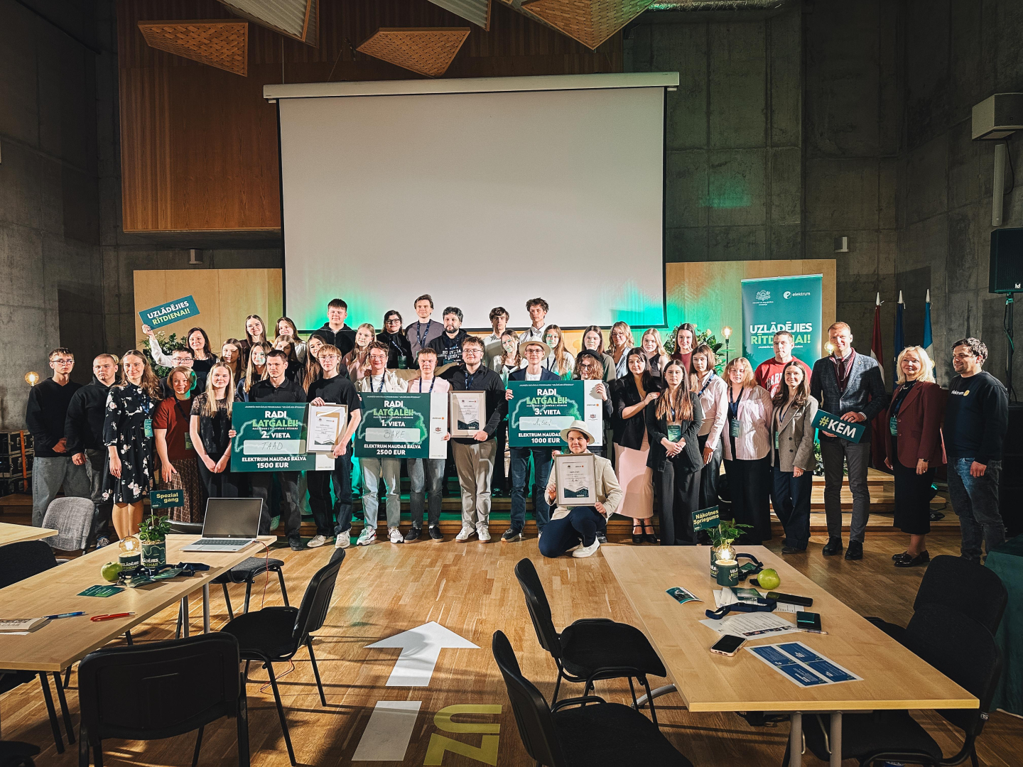 Visu komandu un žūrijas kopbildes pasākuma noslēgumā