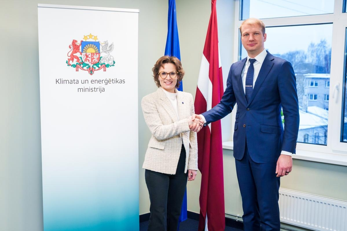 komisāre un ministrs - kopbilde