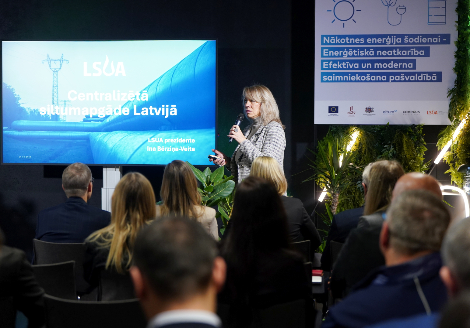 LSUA prezidentes prezentācija zāles priekšā