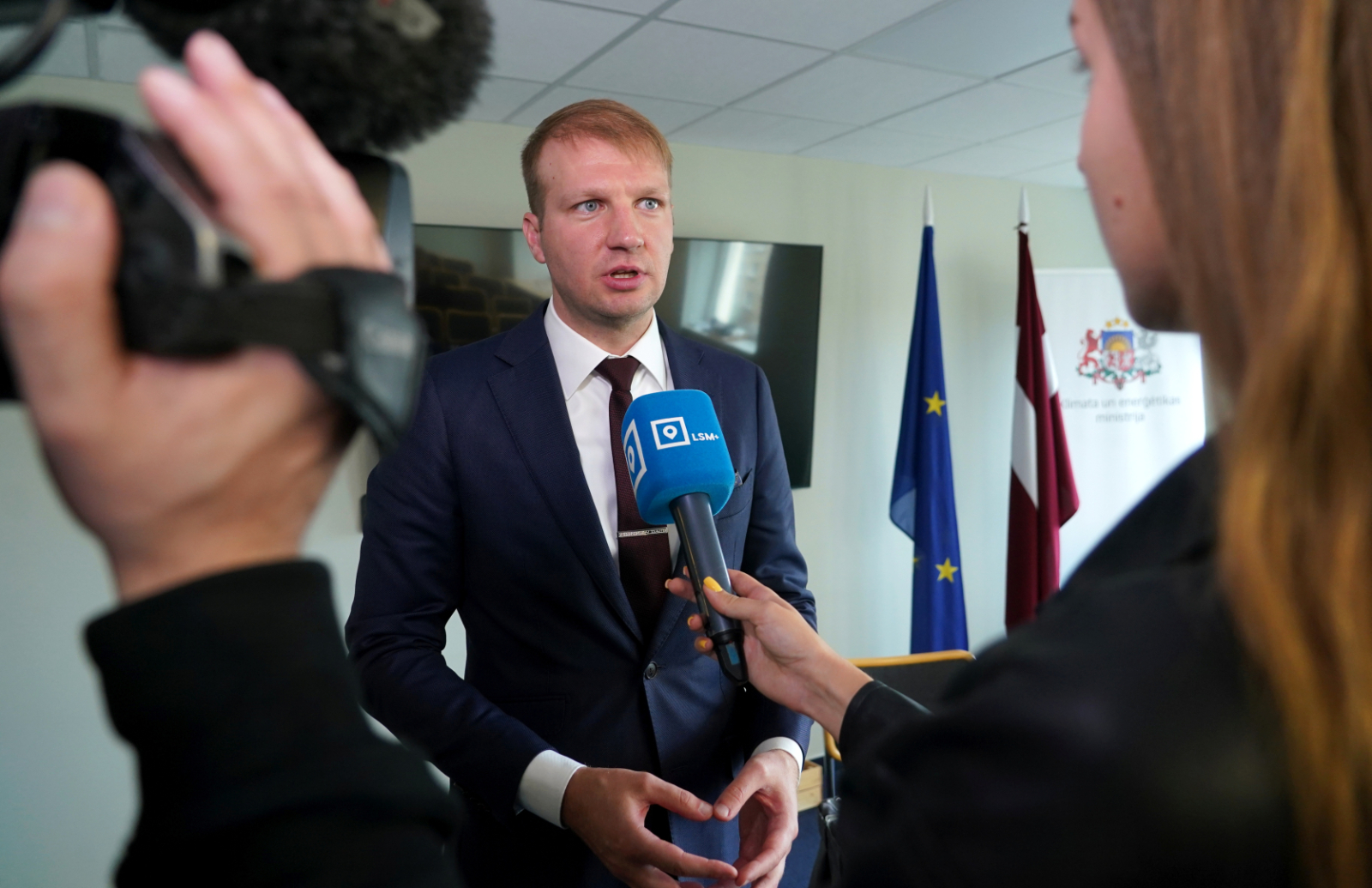 Ministrs sniedz interviju medijiem
