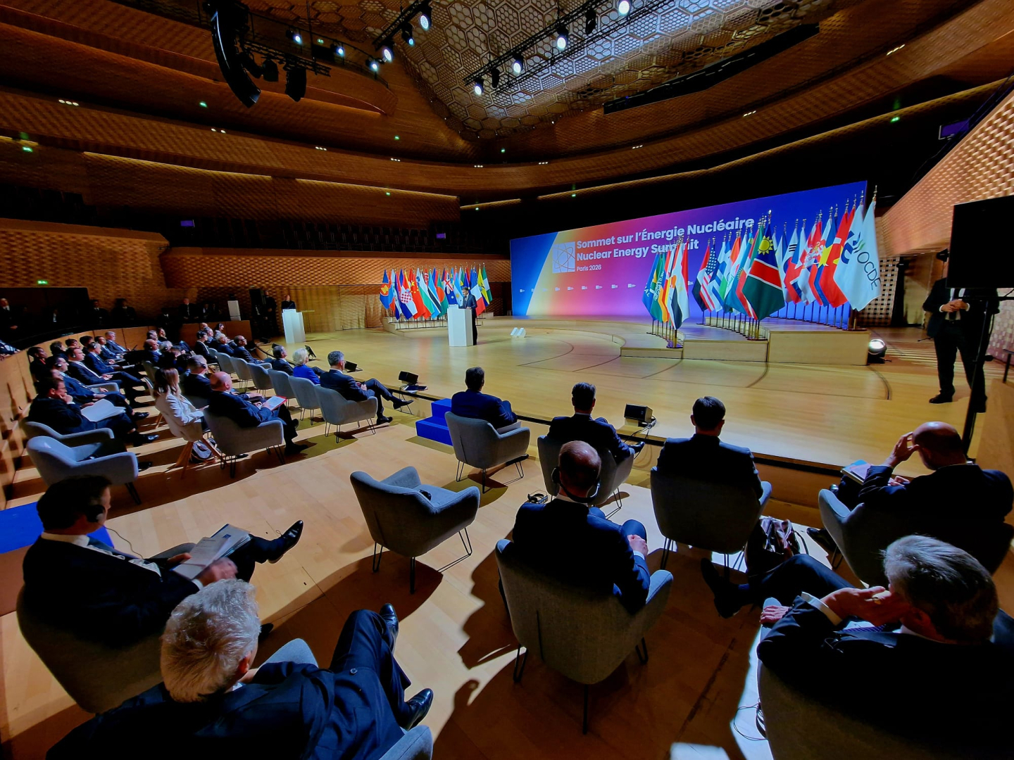 Konferences telpa un skatuve