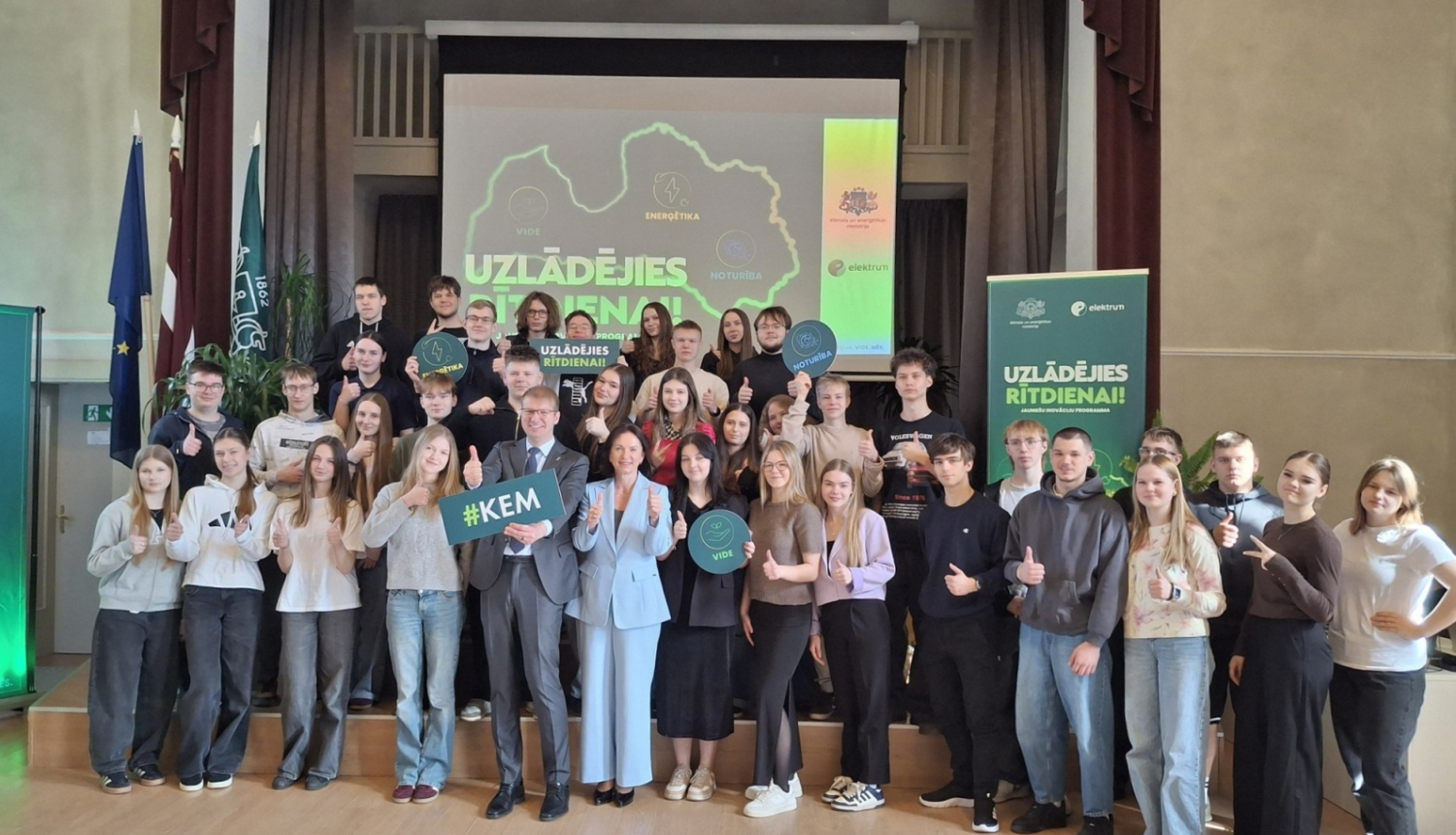 Kopbilde no jauniešu inovāciju programmas "Uzlādējies rītdienai" otrās darbnīcas Rēzeknē