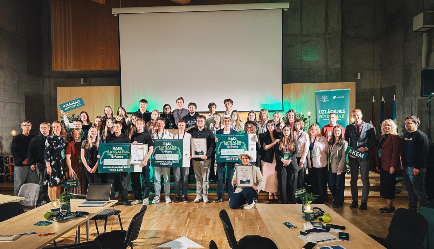 Visu komandu un žūrijas kopbildes pasākuma noslēgumā