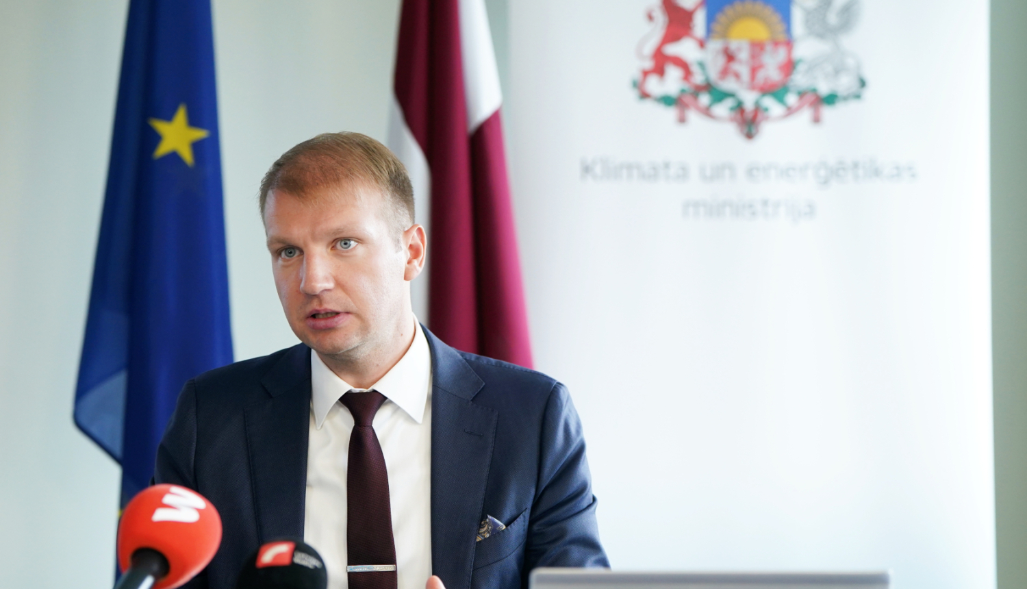 Ministrs sniedz interviju medijiem