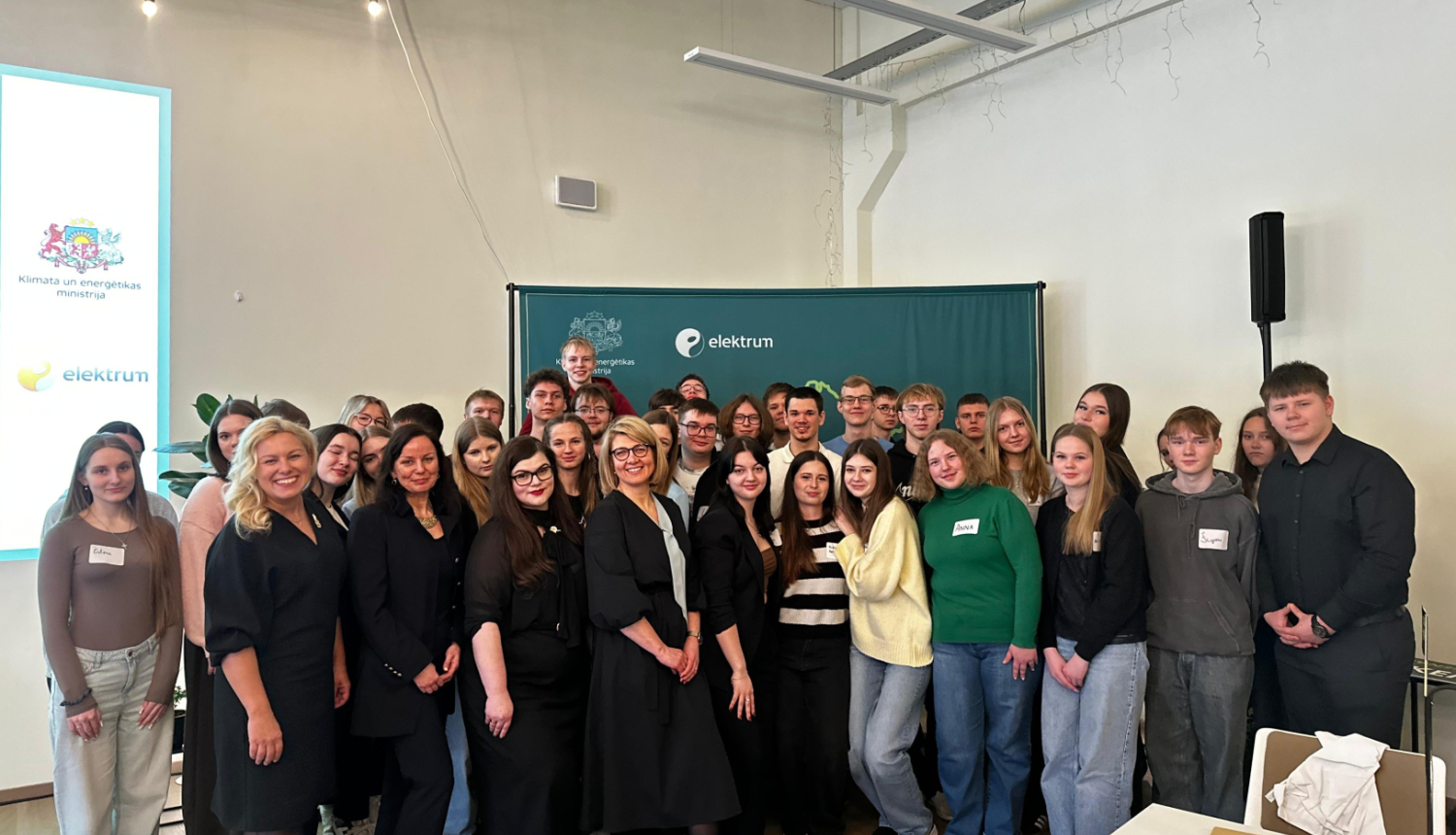 Pasākuma Uzlādējies rītdienai dalībnieku kopbilde