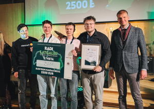 Kopibilde - 1.vietas ieguvēji, komanda BAKE un ministrs